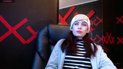 Yuyi online show from 01/14/25, 11:10