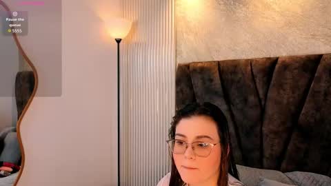 zoe online show from 02/04/26, 12:00