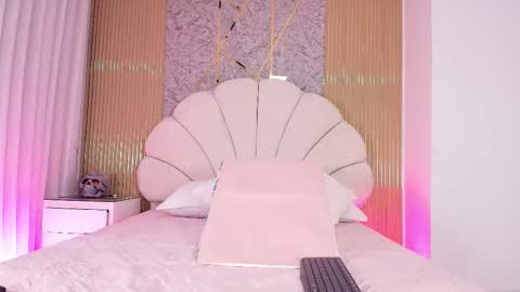 Aisha online show from 11/04/25, 12:04