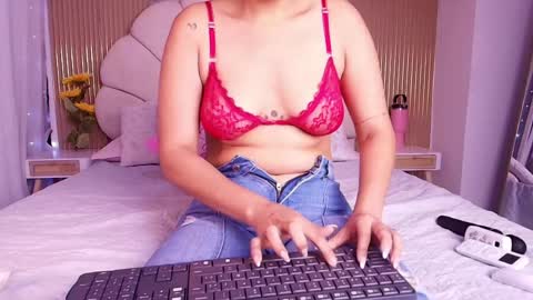 Snapshot of a_aisha chatting on 04/27/26, 12:36 Aisha online show from 04/27/26, 12:36