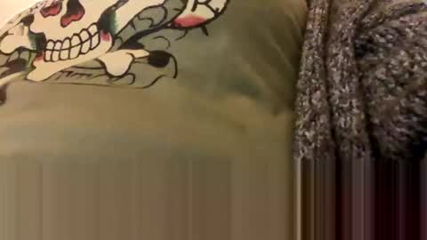 Snapshot of a_rae93 chatting on 10/16/25, 10:49 a_rae93 online show from 10/16/25, 10:49