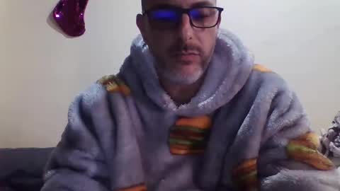 Snapshot of aabcguyy chatting on 12/14/25, 02:00 aabcguyy online show from 12/14/25, 02:00