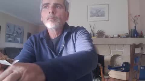 Snapshot of aalex1717 chatting on 11/22/25, 03:11 Aalex1717 online show from 11/22/25, 03:11