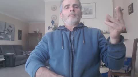 Snapshot of aalex1717 chatting on 12/21/25, 01:40 Aalex1717 online show from 12/21/25, 01:40