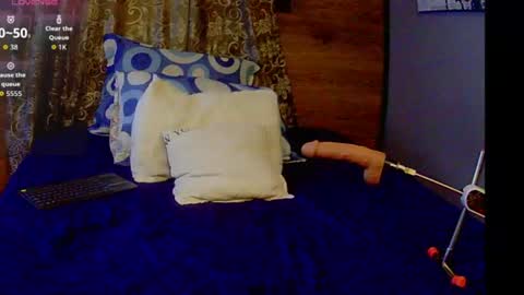 Snapshot of aaron_11_ chatting on 07/22/26, 01:52 Aaron online show from 07/22/26, 01:52