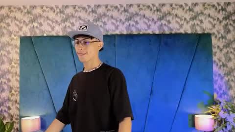 Aaron Ezequiel online show from 09/26/25, 09:52