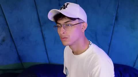 Aaron Ezequiel online show from 09/28/25, 09:09