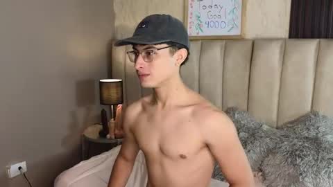 Aaron Ezequiel online show from 01/12/26, 09:42