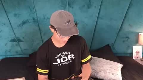 Aaron Ezequiel online show from 05/01/26, 03:05