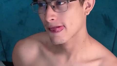 Aaron Ezequiel online show from 05/08/26, 02:33