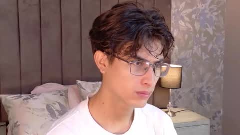 Aaron Ezequiel online show from 05/19/26, 02:56