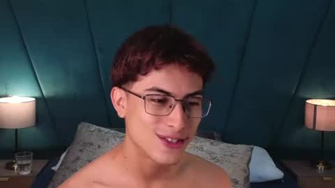 Snapshot of aaron_eze chatting on 06/21/26, 12:41 Aaron Ezequiel online show from 06/21/26, 12:41
