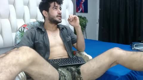 aaron_jones_1 online show from 05/09/26, 03:45