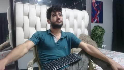 aaron_jones_1 online show from 05/15/26, 06:31