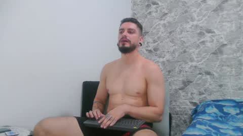 Aaron kwok online show from 01/31/25, 11:35