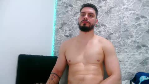 Aaron kwok online show from 02/17/25, 11:09