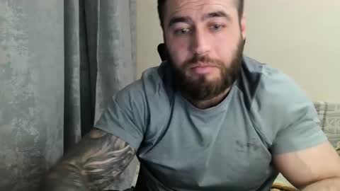 Snapshot of aaron_royal chatting on 04/24/26, 04:31 Davin tayl online show from 04/24/26, 04:31