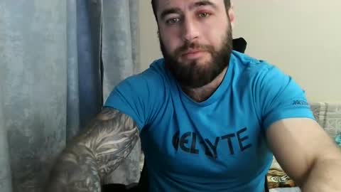 Snapshot of aaron_royal chatting on 04/27/26, 03:21 Davin tayl online show from 04/27/26, 03:21