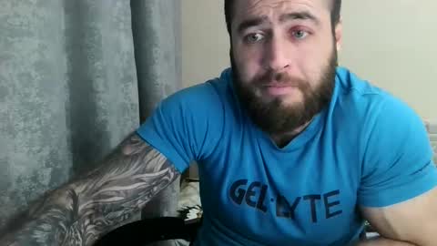 Snapshot of aaron_royal chatting on 04/29/26, 05:30 Davin tayl online show from 04/29/26, 05:30
