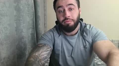 Snapshot of aaron_royal chatting on 05/10/26, 04:34 Davin tayl online show from 05/10/26, 04:34