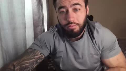 Snapshot of aaron_royal chatting on 05/11/26, 04:40 Davin tayl online show from 05/11/26, 04:40
