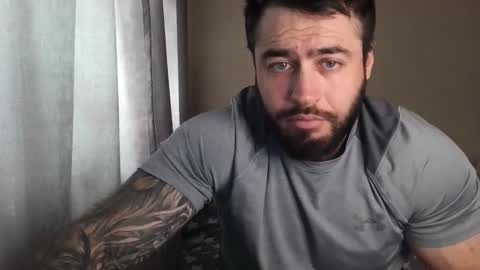 Snapshot of aaron_royal chatting on 05/15/26, 04:19 Davin tayl online show from 05/15/26, 04:19