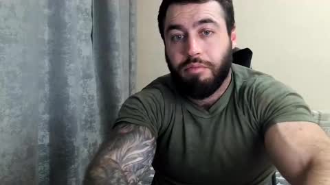 Snapshot of aaron_royal chatting on 05/20/26, 05:41 Davin tayl online show from 05/20/26, 05:41