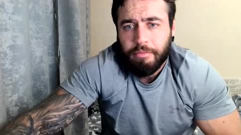 Snapshot of aaron_royal chatting on 06/03/26, 02:44 Davin tayl online show from 06/03/26, 02:44