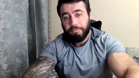 Snapshot of aaron_royal chatting on 06/04/26, 04:35 Davin tayl online show from 06/04/26, 04:35