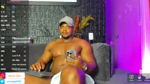 Snapshot of aaron_st chatting on 06/23/26, 04:10 Aaron online show from 06/23/26, 04:10