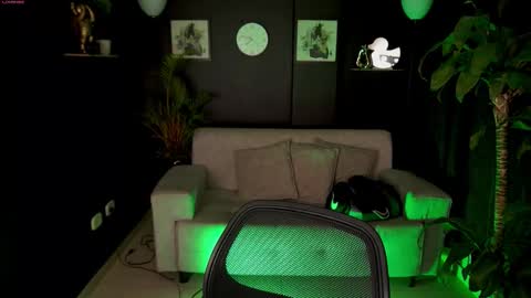 AARON  online show from 09/26/25, 09:13