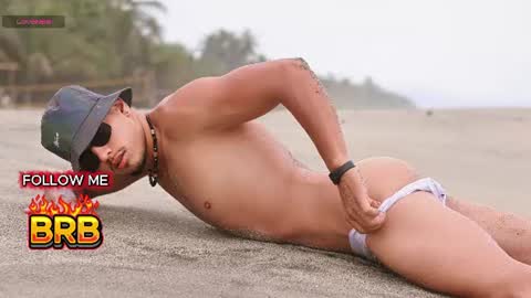 Snapshot of aaronfox_ chatting on 07/20/26, 10:45 AARON online show from 07/20/26, 10:45