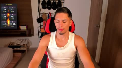 Snapshot of aaronfox_ chatting on 07/21/26, 11:56 AARON online show from 07/21/26, 11:56