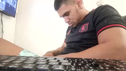 Snapshot of aaronhunter__ chatting on 12/19/24, 03:08 ig aaron hunter123 online show from 12/19/24, 03:08