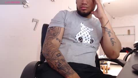 Snapshot of aaronhunter__ chatting on 03/12/25, 01:51 ig aaron hunter123 online show from 03/12/25, 01:51