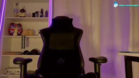 Aaron  online show from 02/25/25, 04:35