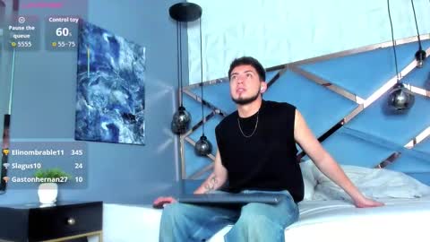 Snapshot of aaronpiers chatting on 11/07/25, 11:21 aaronpiers online show from 11/07/25, 11:21