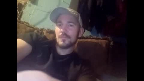 Snapshot of aaronshere888888 chatting on 12/14/25, 01:22 aaronshere888888 online show from 12/14/25, 01:22