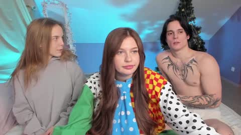 Snapshot of aataraxx chatting on 12/15/24, 11:42 Fiona and Harry online show from 12/15/24, 11:42