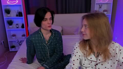 Snapshot of aataraxx chatting on 12/17/24, 08:43 Fiona and Harry online show from 12/17/24, 08:43