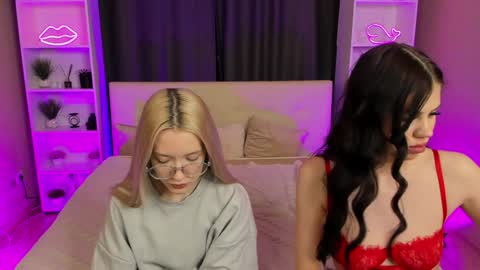 Snapshot of aataraxx chatting on 12/20/24, 09:17 Fiona and Harry online show from 12/20/24, 09:17