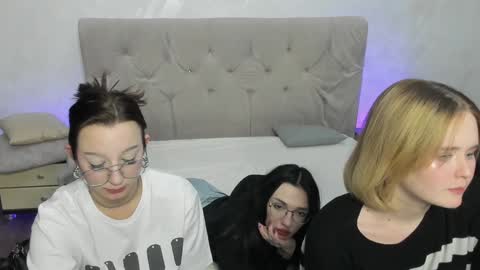 Snapshot of aataraxx chatting on 01/24/25, 08:22 Fiona and Harry online show from 01/24/25, 08:22