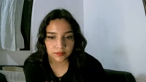 Snapshot of abbie_23 chatting on 10/28/25, 01:42 Abbie cute online show from 10/28/25, 01:42