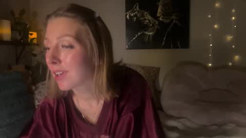 Snapshot of abbienextdoor chatting on 12/22/25, 01:02 Abbie online show from 12/22/25, 01:02