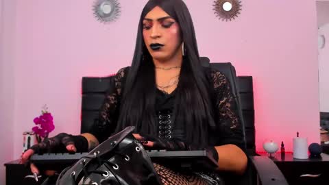 Abbigail Fuster  online show from 02/12/25, 10:56