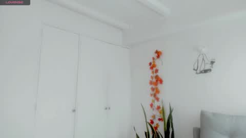 Laura  online show from 11/19/25, 02:50