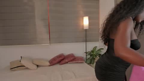 Abby Linx online show from 09/26/25, 12:20