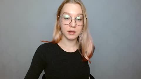 Snapshot of abbymoore__ chatting on 01/05/25, 12:10 Abby Lovense is active online show from 01/05/25, 12:10