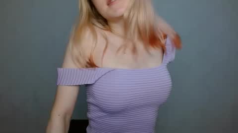Snapshot of abbymoore__ chatting on 01/10/25, 11:22 Abby Lovense is active online show from 01/10/25, 11:22