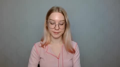 Snapshot of abbymoore__ chatting on 01/19/25, 12:17 Abby Lovense is active online show from 01/19/25, 12:17